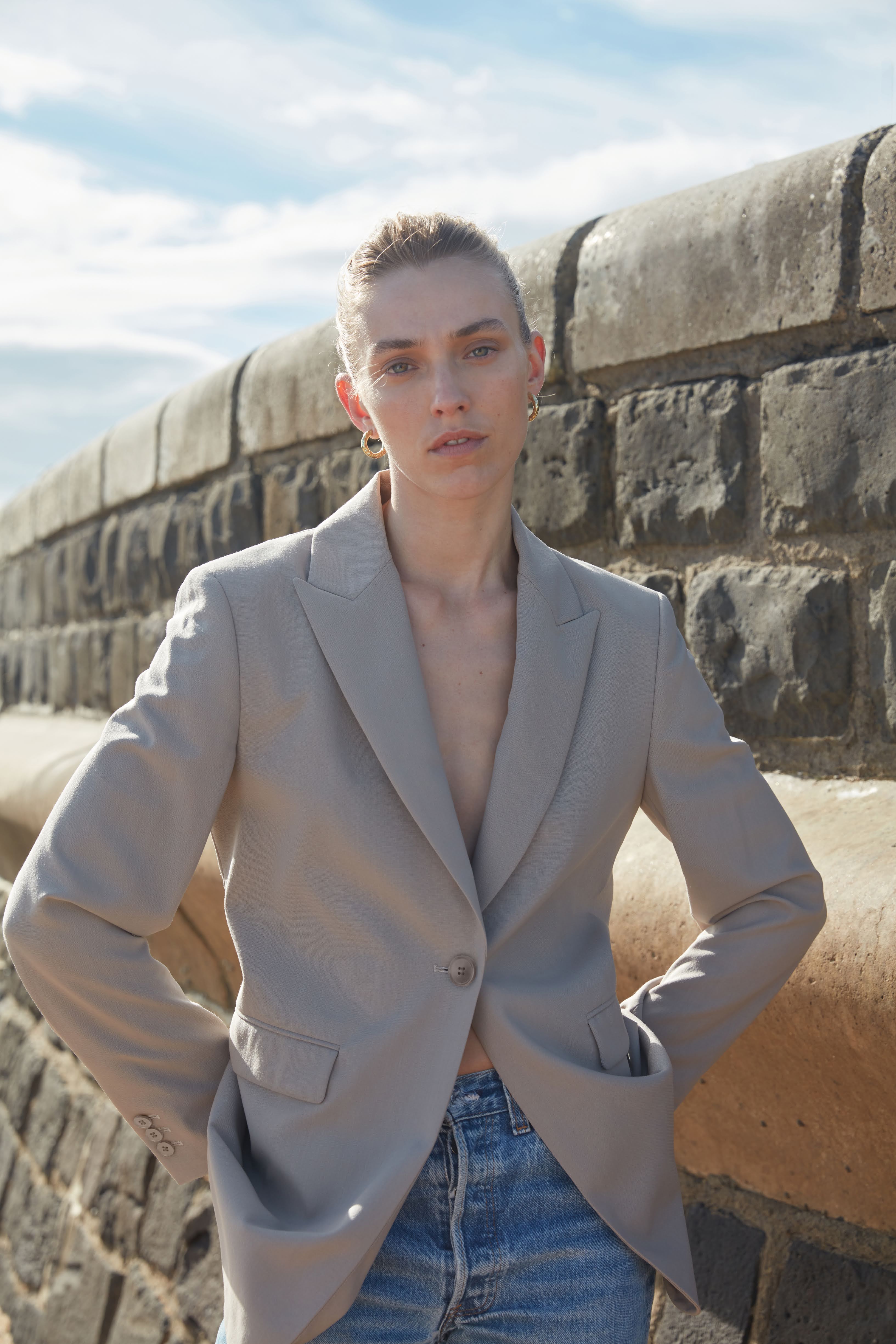 THE CLASSIC BLAZER STONE THE CURATED
