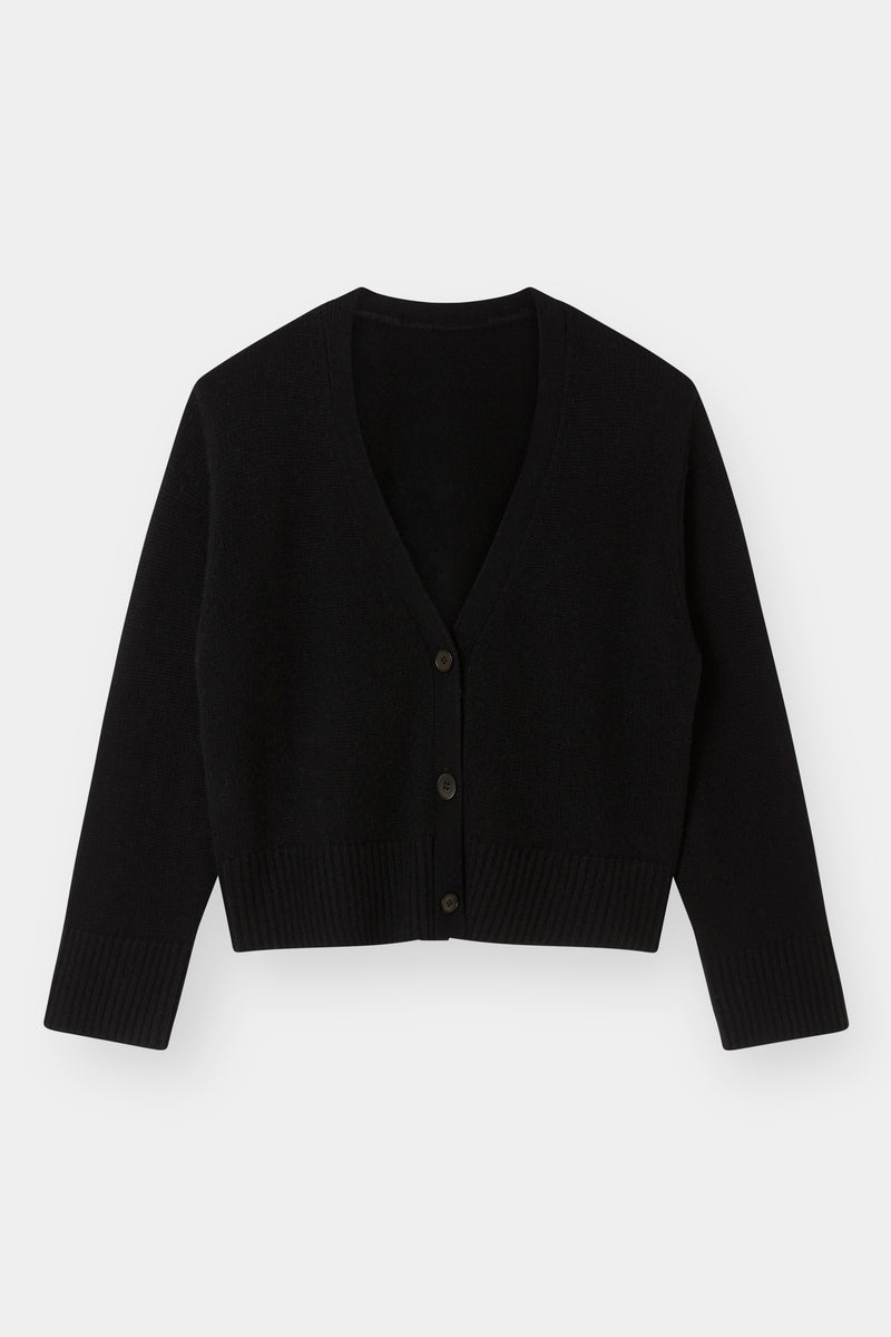 THE CLASSIC CARDIGAN – THE CURATED
